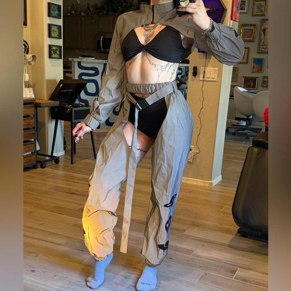 iHeartRaves Light Gray reflective set